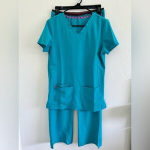 Heart and Soul Turquoise Size S Scrub Set